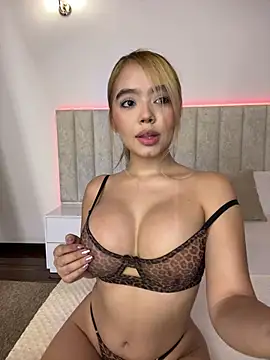 Snapshot of Mia_Roswell chatting on July 7, 2:03 am Mia Roswell online show from July 7, 2:03 am