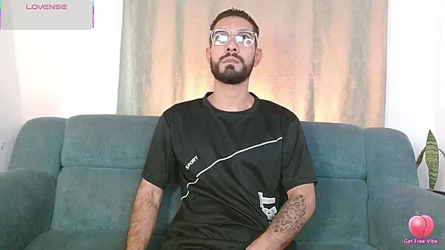 Snapshot of ReyPablo1 chatting on October 3, 9:56 pm ReyPablo1 online show from October 3, 9:56 pm