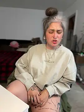 Alix Valentine online show from April 12, 2:49 am