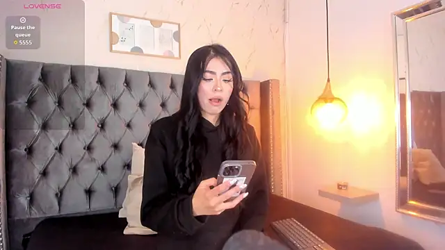 Anya Belth online show from March 18, 7:39 pm