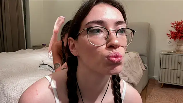 Kelly Berry   online show from November 9, 2:10 am