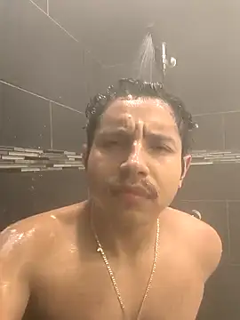 Snapshot of kSwisssxxx chatting on December 18, 3:01 am kSwisssxxx online show from December 18, 3:01 am