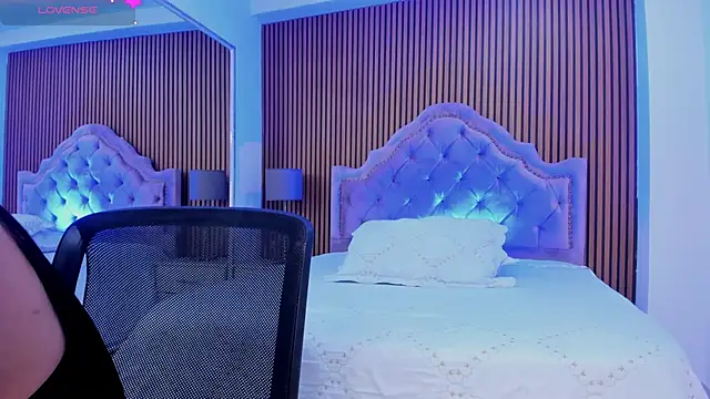 SelenaStonne online show from November 23, 12:49 pm