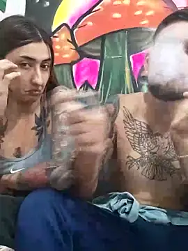 parejajuguetona420 online show from November 22, 1:59 am