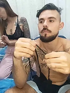 parejajuguetona420 online show from April 23, 11:40 pm