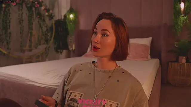 Serena Waldarf online show from November 8, 3:45 pm