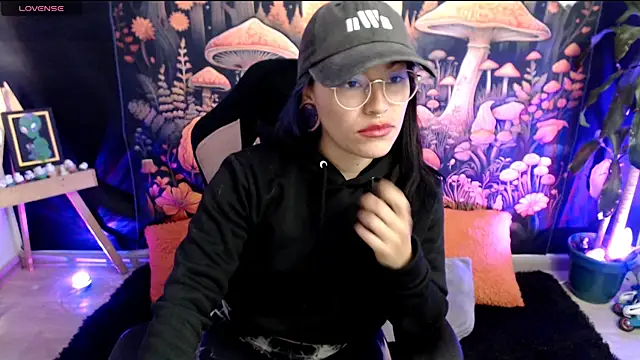 Snapshot of LunaBunny8 chatting on November 6, 3:13 pm LunaBunny8 online show from November 6, 3:13 pm