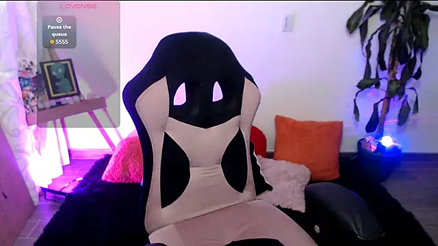 Snapshot of LunaBunny8 chatting on November 13, 1:59 am LunaBunny8 online show from November 13, 1:59 am