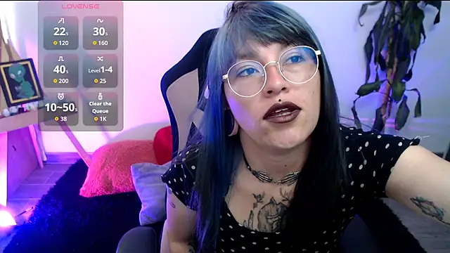 Snapshot of LunaBunny8 chatting on November 24, 2:06 pm LunaBunny8 online show from November 24, 2:06 pm