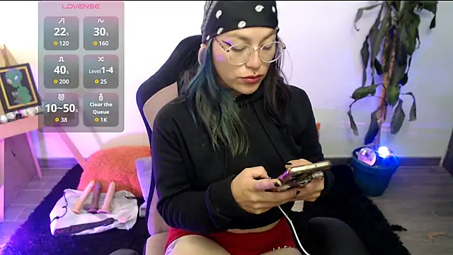 Snapshot of LunaBunny8 chatting on November 25, 2:50 pm LunaBunny8 online show from November 25, 2:50 pm