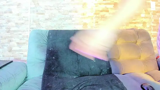 Dreams Chloe online show from April 8, 5:29 am