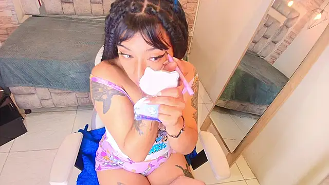 Snapshot of Soleil_66 chatting on November 25, 4:45 am Soleil 66 online show from November 25, 4:45 am