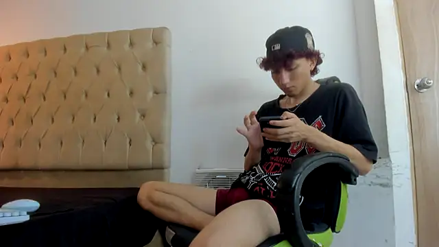 Darkknightx01 online show from February 20, 3:47 am