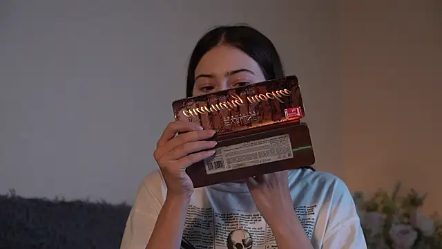 Snapshot of ywixos chatting on September 18, 11:45 am ywixos online show from September 18, 11:45 am