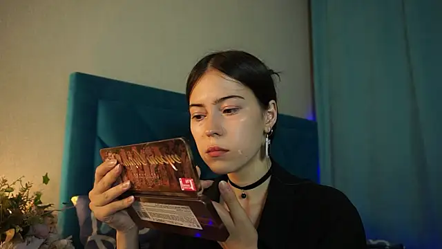 Snapshot of ywixos chatting on September 19, 1:56 pm ywixos online show from September 19, 1:56 pm