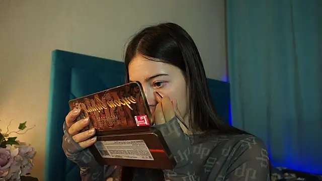 Snapshot of ywixos chatting on September 21, 1:13 pm ywixos online show from September 21, 1:13 pm