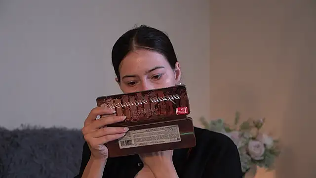 Snapshot of ywixos chatting on September 25, 11:36 am ywixos online show from September 25, 11:36 am