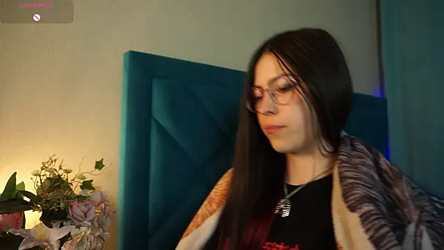 Snapshot of ywixos chatting on September 28, 1:38 pm ywixos online show from September 28, 1:38 pm