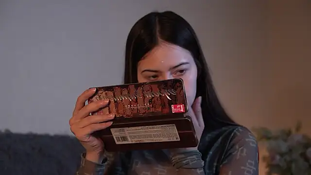 Snapshot of ywixos chatting on October 6, 2:14 pm ywixos online show from October 6, 2:14 pm