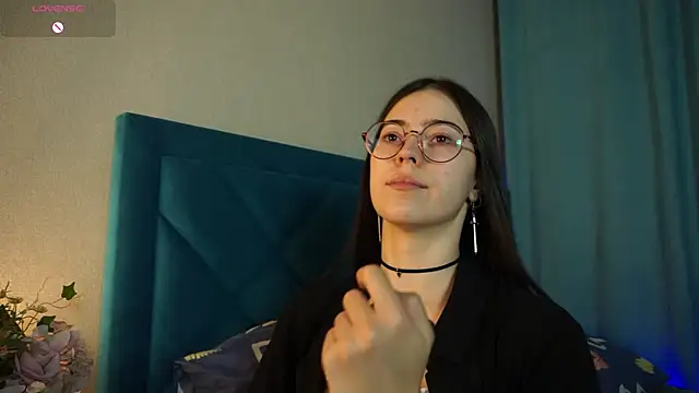 Snapshot of ywixos chatting on October 9, 1:20 pm ywixos online show from October 9, 1:20 pm