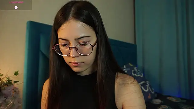 Snapshot of ywixos chatting on October 10, 1:32 pm ywixos online show from October 10, 1:32 pm