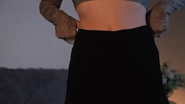 Snapshot of ywixos chatting on October 13, 1:33 pm ywixos online show from October 13, 1:33 pm