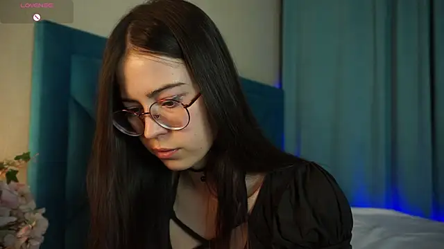 Snapshot of ywixos chatting on October 21, 2:29 pm ywixos online show from October 21, 2:29 pm