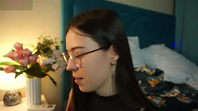 Snapshot of ywixos chatting on November 2, 2:52 pm ywixos online show from November 2, 2:52 pm