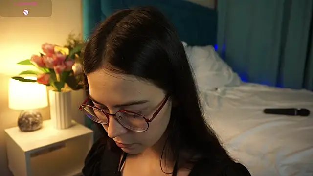 Snapshot of ywixos chatting on November 6, 1:23 pm ywixos online show from November 6, 1:23 pm