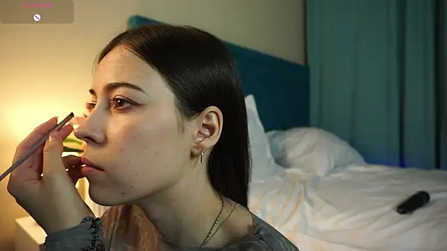 Snapshot of ywixos chatting on November 12, 1:44 pm ywixos online show from November 12, 1:44 pm