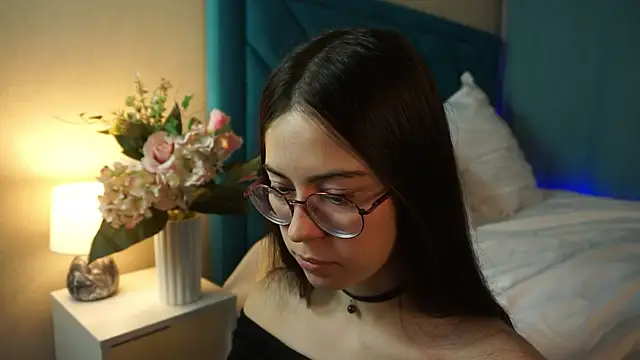 Snapshot of ywixos chatting on December 2, 3:18 pm ywixos online show from December 2, 3:18 pm