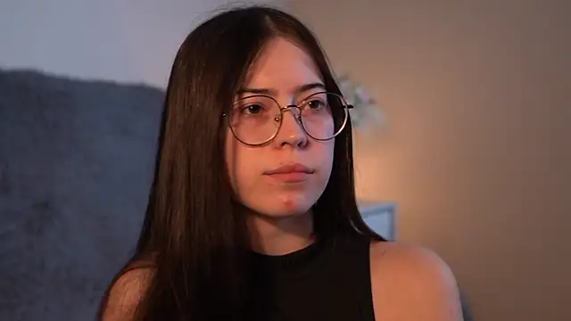 Snapshot of ywixos chatting on December 13, 9:42 pm ywixos online show from December 13, 9:42 pm