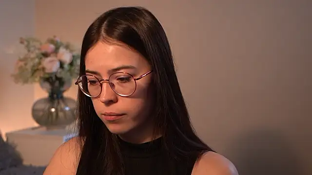 ywixos online show from February 7, 3:16 pm