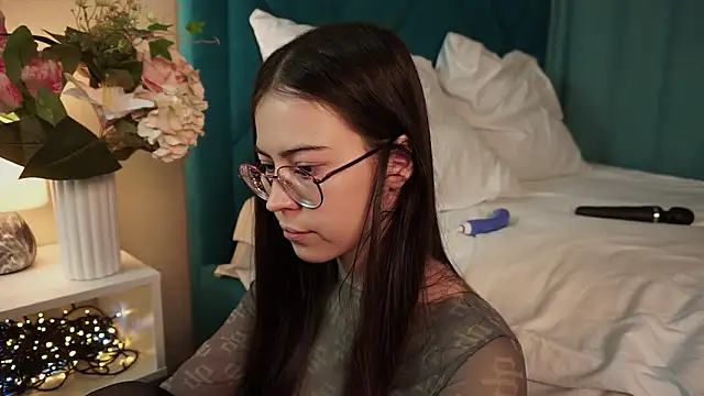 ywixos online show from March 12, 2:56 pm