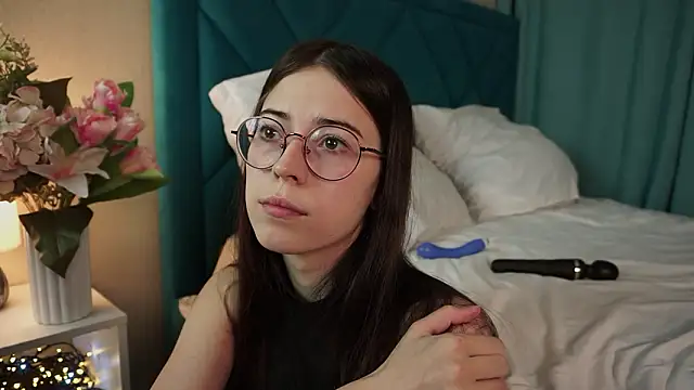 ywixos online show from March 18, 3:48 pm