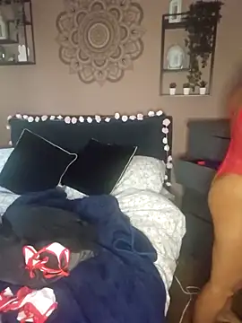 Snapshot of LonelyLucinda chatting on September 28, 6:30 am LonelyLucinda online show from September 28, 6:30 am