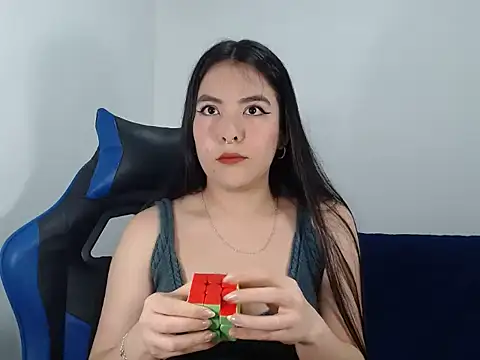 Snapshot of EloiseJun chatting on November 19, 3:06 am EloiseJun online show from November 19, 3:06 am