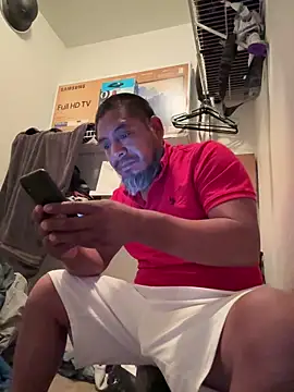 Snapshot of julio_p chatting on October 9, 3:37 am julio p online show from October 9, 3:37 am