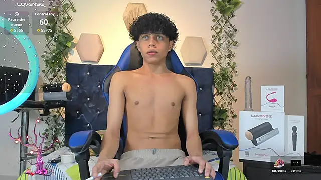 Snapshot of _taylor_black chatting on November 13, 1:04 am taylor black online show from November 13, 1:04 am