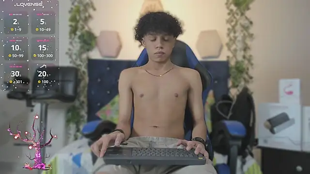 Snapshot of _taylor_black chatting on November 20, 9:03 pm taylor black online show from November 20, 9:03 pm