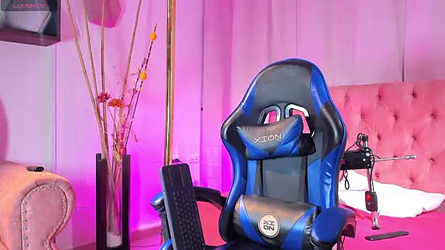  taylor black online show from April 3, 8:51 pm