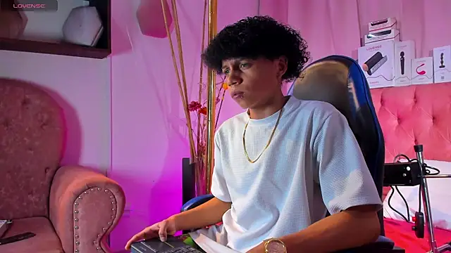  taylor black online show from April 6, 9:38 pm