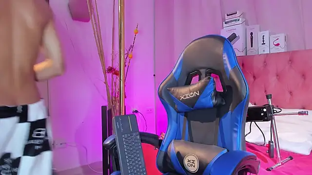  taylor black online show from April 14, 8:59 pm