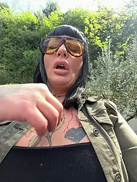 ASSERINAAA online show from April 18, 9:57 am