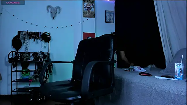 kattusauruss online show from April 10, 1:33 am