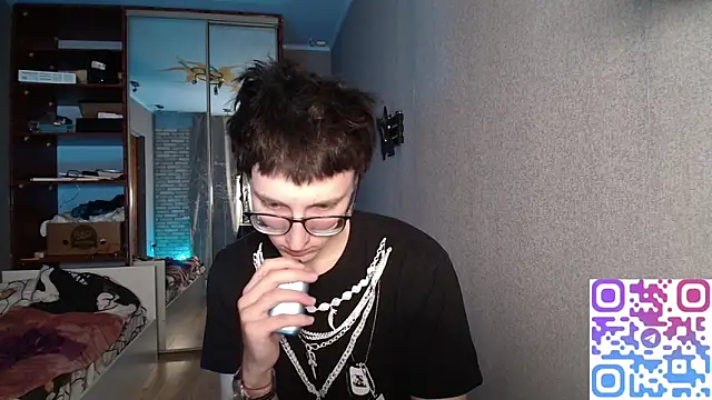 Snapshot of 8goat chatting on November 17, 4:35 pm 8goat online show from November 17, 4:35 pm