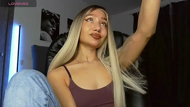 Snapshot of Lisa_Shultz chatting on January 9, 1:47 pm Lisa Shultz online show from January 9, 1:47 pm