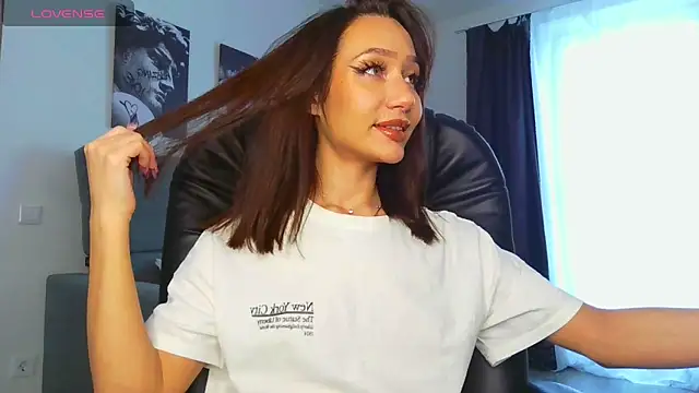 Snapshot of Lisa_Shultz chatting on February 1, 9:41 am Lisa Shultz online show from February 1, 9:41 am