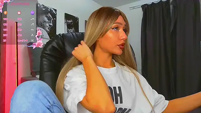 Snapshot of Lisa_Shultz chatting on February 18, 3:30 pm Lisa Shultz online show from February 18, 3:30 pm