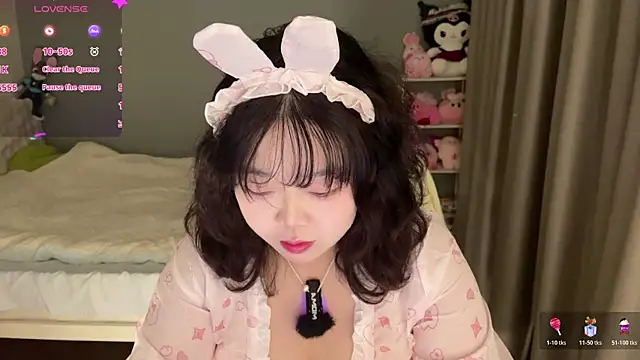 Snapshot of Kittenfishing chatting on November 16, 3:17 pm Kittenfishing online show from November 16, 3:17 pm